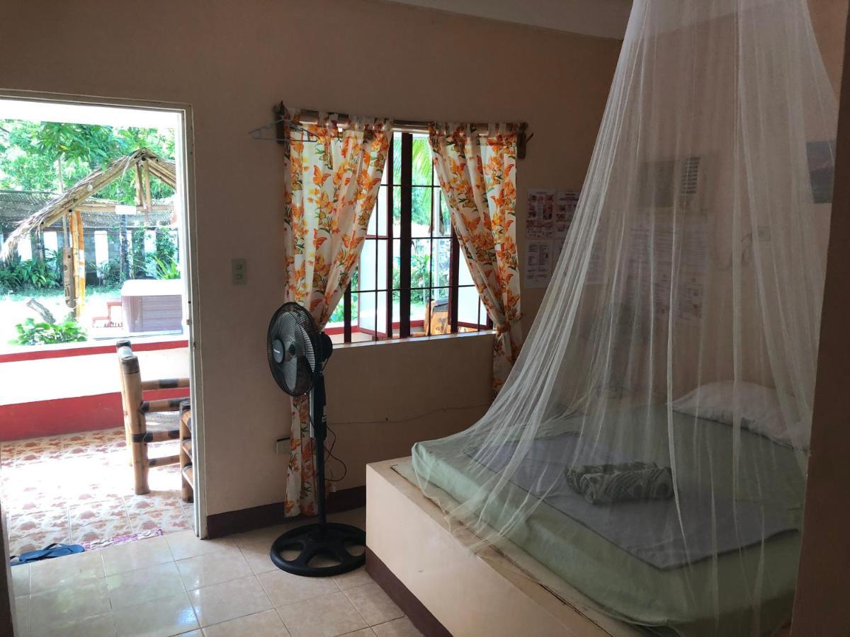 Amami Garden Hostel Puerto Galera Buitenkant foto