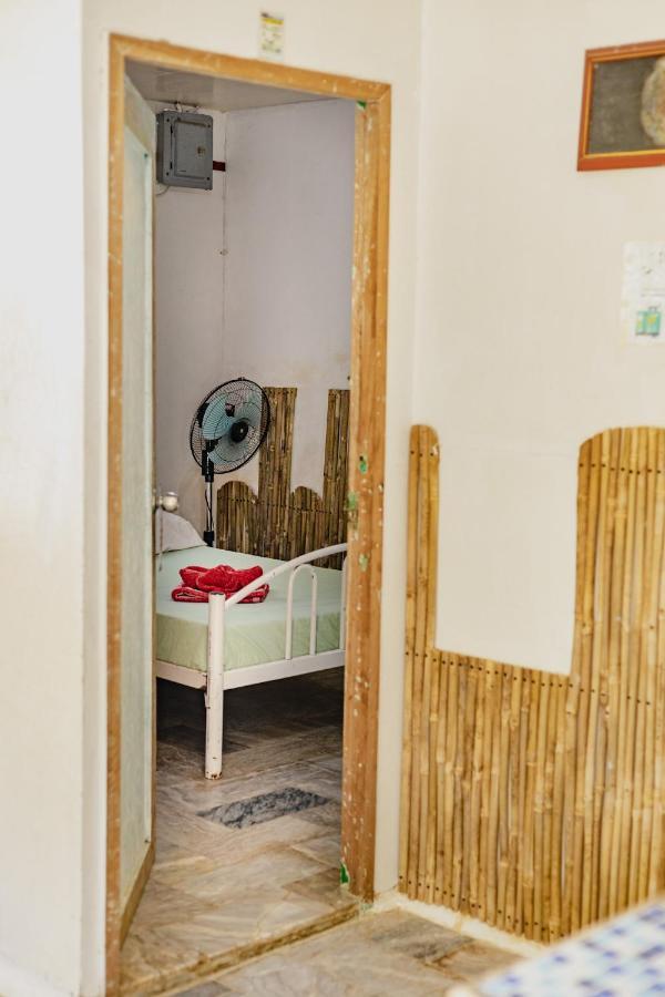 Amami Garden Hostel Puerto Galera Buitenkant foto